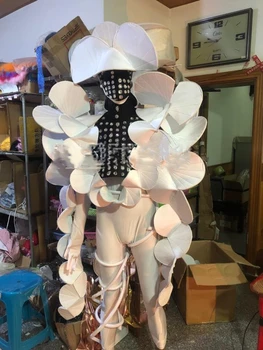 Model Catwalk stage show white Future technology fan-bar u obliku srca gogo costumes Male muscle man costume