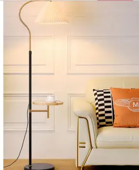 Svjetlo luksuzni pero podna lampa dnevni boravak kauč kreativni Skandinavski ins neto crvena spavaća soba stolić ribolov vertikalni lampe za čitanje